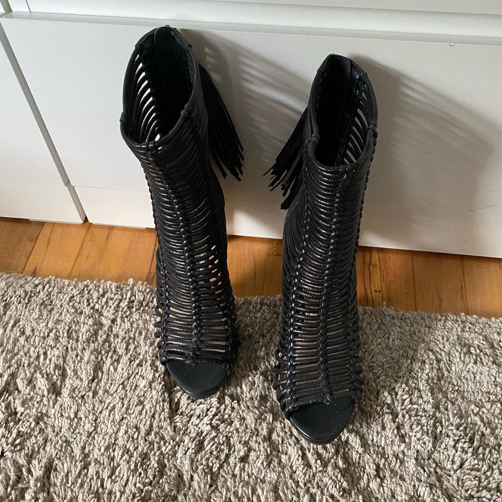 BCBGMaxMara black heel size 6.5